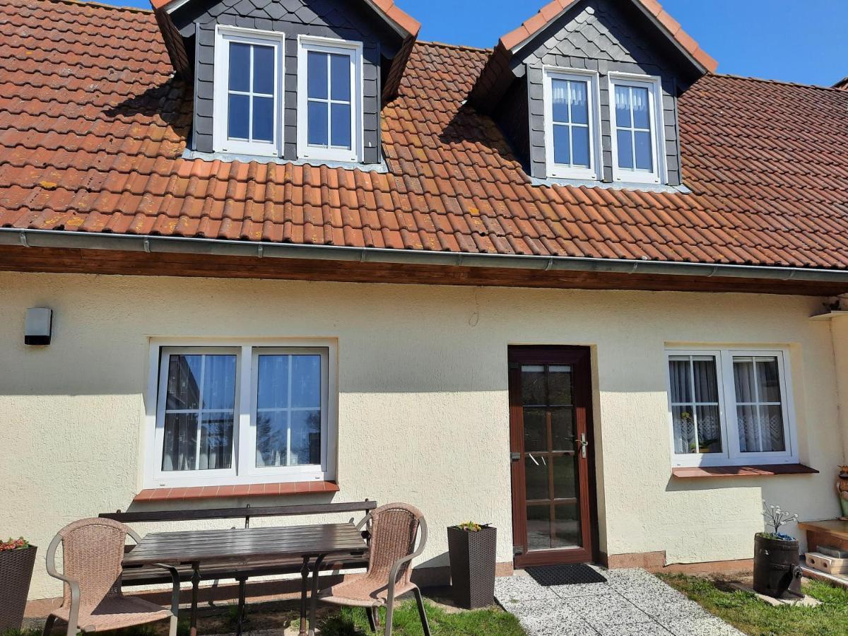 Lacky - kleines Familienreihenmittelhaus in Grieben Hiddensee Exterior foto
